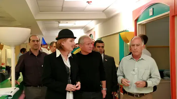 חברי סיעת קדימה בביקור במרכז הרפואי שניידר לרפואת ילדים לרגל חג פורים- פברואר 2010 