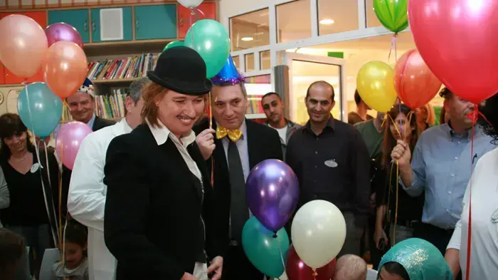 חברי סיעת קדימה בביקור במרכז הרפואי שניידר לרפואת ילדים לרגל חג פורים- פברואר 2010 חברי סיעת קדימה בביקור במרכז הרפואי שניידר לרפואת ילדים לרגל חג פורים- פברואר 2010