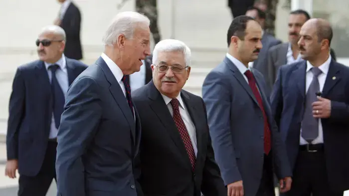 ג'ו ביידן וראש הרשות הפלסטינית אבו מאזן ג'ו ביידן וראש הרשות הפלסטינית אבו מאזן