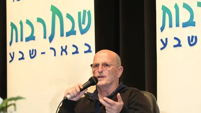 יוסי פלד באירוע שבתרבות בבאר שבע - ינואר 2010