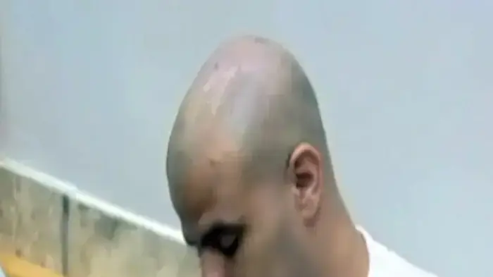"פרחאן חנק את דנה בנט וכיבה עליה סיגריה" 