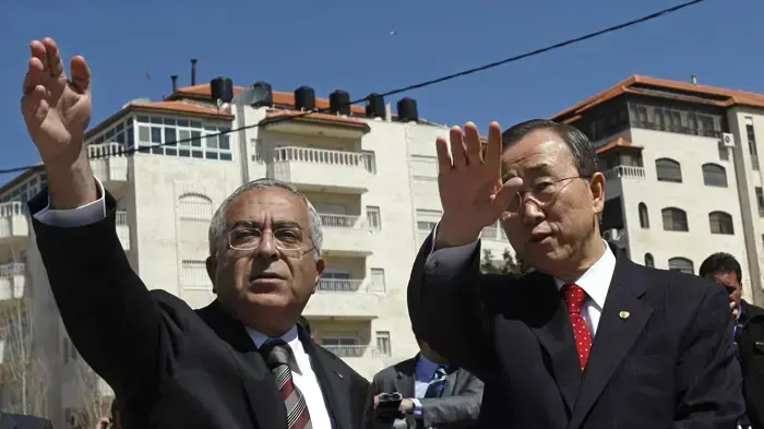 מזכ"ל האו"ם באן קי מון וראש הממשלה הפלסטיני סאלם פיאד מסיירים ברמאללה מזכ"ל האו"ם באן קי מון וראש הממשלה הפלסטיני סאלם פיאד מסיירים ברמאללה