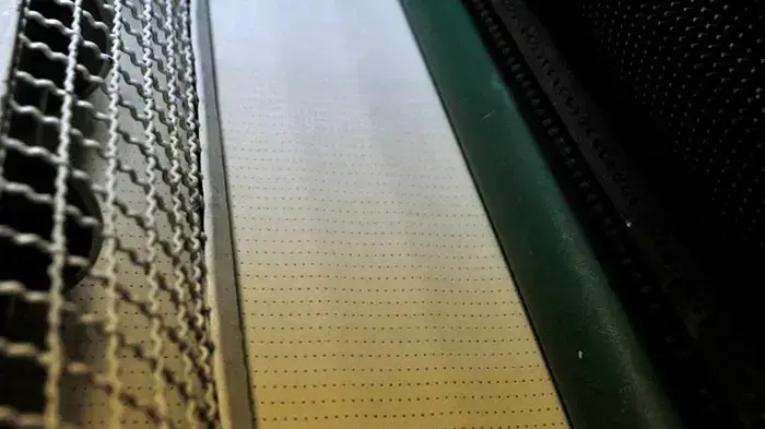 ייצור מצות במפעל מצות אביב מרץ 2010