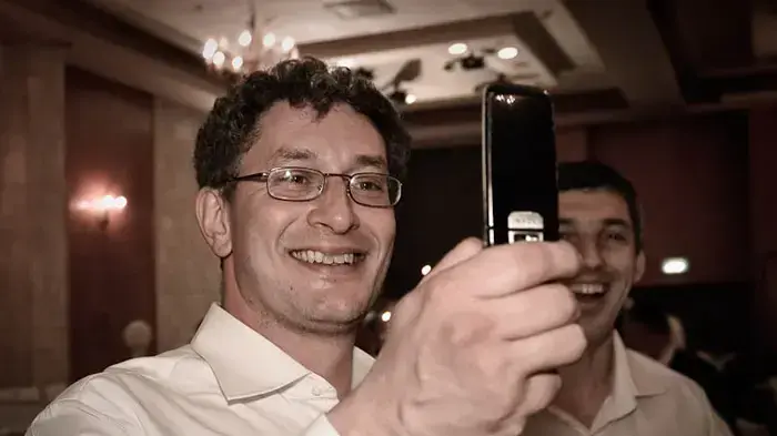 סאשה נפומיאנשצ'קי בחתונה של אמיתי עמיר ואביטל טרימבובלר