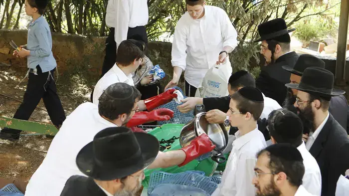 הגעלת כלים של עמותת חסדי נעמי מרץ 2010