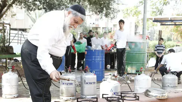 הגעלת כלים של עמותת חסדי נעמי מרץ 2010