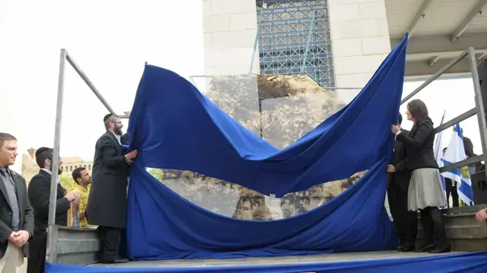 ניר ברקת בטקס חשיפת המצה הגדולה בעולם מרץ 2010