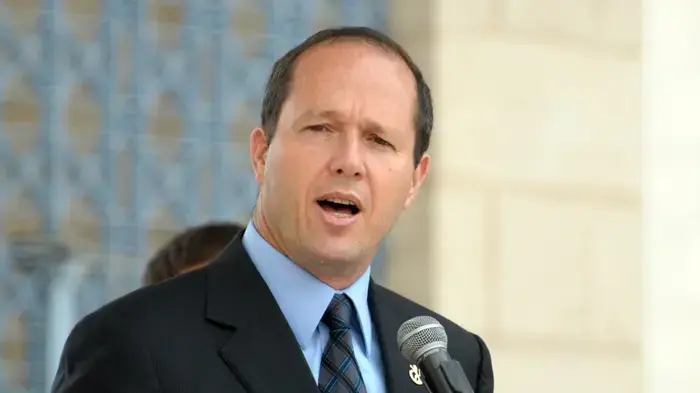 ניר ברקת בטקס חשיפת המצה הגדולה בעולם מרץ 2010