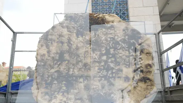 ניר ברקת בטקס חשיפת המצה הגדולה בעולם מרץ 2010