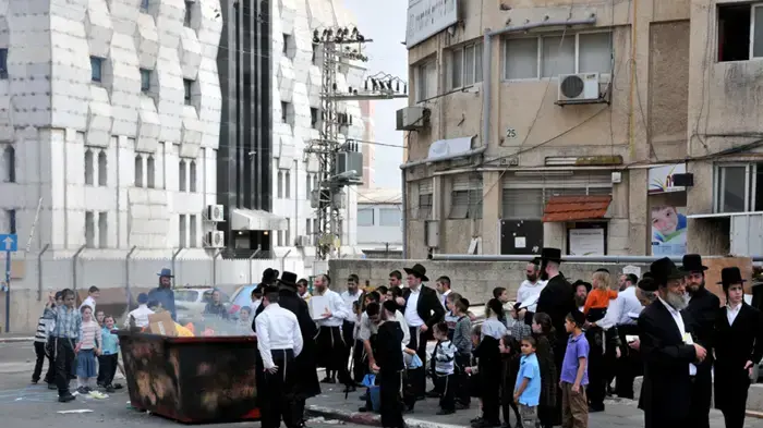 הבערת חמץ בבני ברק מרץ 2010