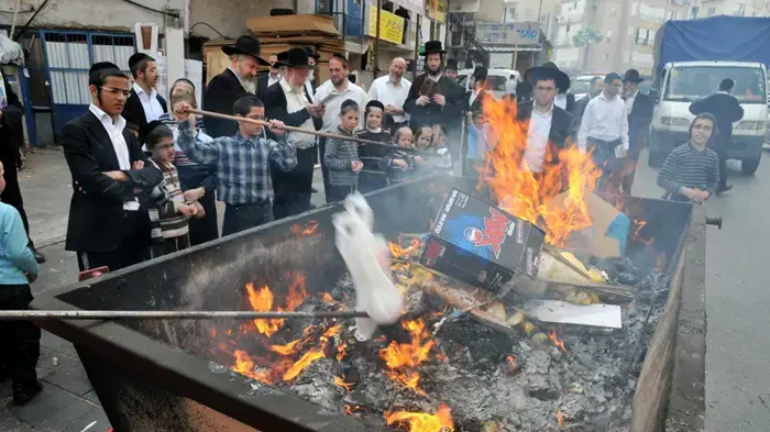 הבערת חמץ בבני ברק מרץ 2010
