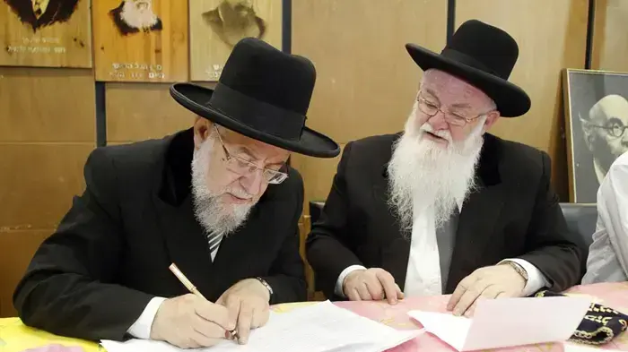 הרב ישראל לאו בטקס מכירת חמץ לנוכריים מרץ 2010