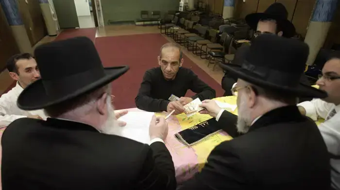 הרב ישראל לאו בטקס מכירת חמץ לנוכריים מרץ 2010