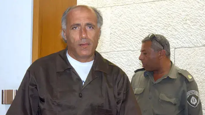 מרדכי וענונו בבית המשפט בעליון בירושלים בעתירה בה דרש לפרסם מסמכים מהמשפט בו הורשע בריגול ובגידה 2002 מרדכי וענונו בבית המשפט בעליון בירושלים בעתירה בה דרש לפרסם מסמכים מהמשפט בו הורשע בריגול ובגידה 2002