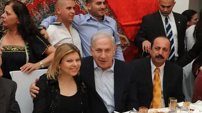 רה"מ בנימין נתניהו ורעייתו שרה בחגיגת מימונה בבית משפחת פחימה באור עקיבא