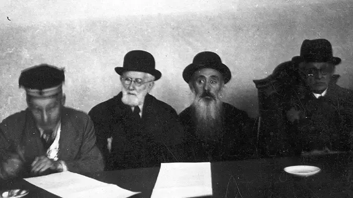 מרדכי חיים רומקובסקי בטקס השבעת שופטים בגטו מרדכי חיים רומקובסקי בטקס השבעת שופטים בגטו