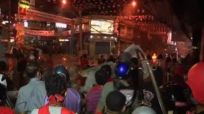 לפחות שישה הרוגים במהומות לפחות שישה הרוגים במהומות