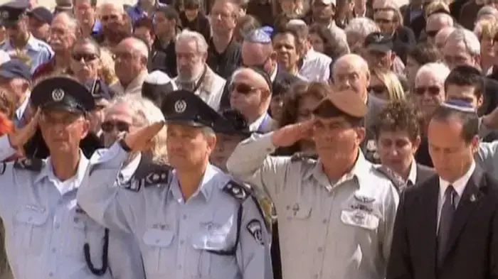 ישראל מציינת את יום הזיכרון לשואה ולגבורה ישראל מציינת את יום הזיכרון לשואה ולגבורה