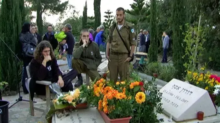 מתוך הסדרה "כשהכאב גדול מנשוא" פרק 2 מתוך הסדרה "כשהכאב גדול מנשוא" פרק 2