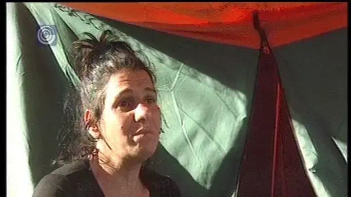 אם חד הורית משכונת התקווה נאלצת לחיות באוהל