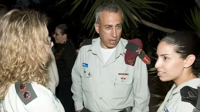 קצין רפואה ראשי תא"ל נחמן אש בארוע "יום המלכה" בשגרירות בריטניה