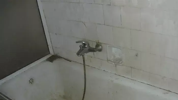 הדירה בה אולצו על פי החשד נערות במצוקה לעבוד בזנות