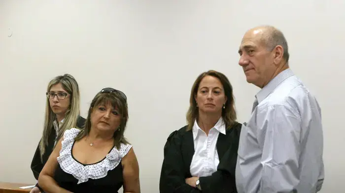 משפטם של אהוד אולמרט ושולה זקן בבית המשפט המחוזי בירושלים- מאי 2010 משפטם של אהוד אולמרט ושולה זקן בבית המשפט המחוזי בירושלים- מאי 2010