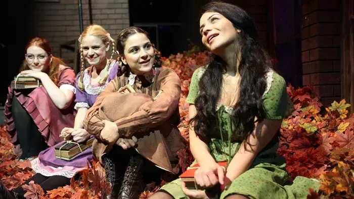 נינט טייב במחזמר "אביב מתעורר" נינט טייב במחזמר "אביב מתעורר"