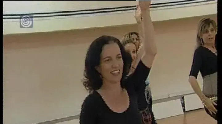 נשים בגיל המעבר רוקדות ריקודי בטן