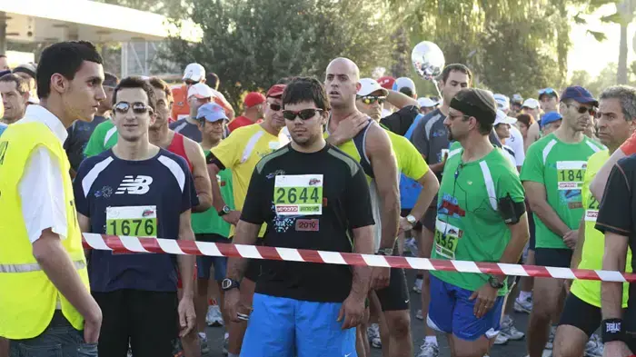 10,000 משתתפים רצים במרתון תל אביב