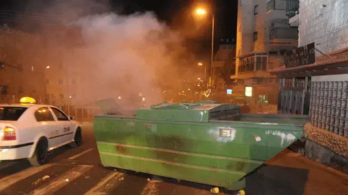 חרדים מפגינים בירושלים נגד הזזת הקברים בביה"ח ברזילי