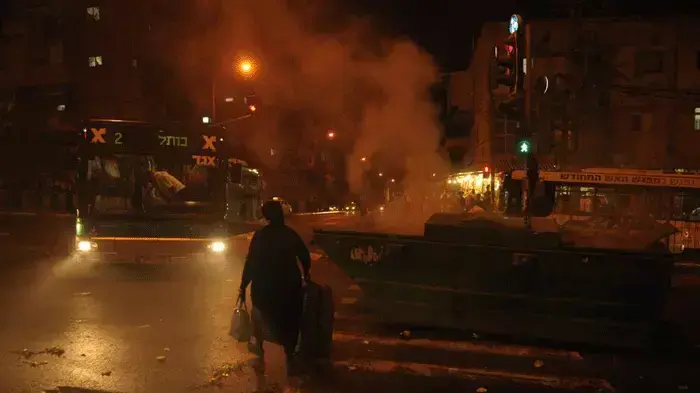 חרדים הפגינו בירושלים נגד הזזת הקברים בבית החולים ברזילי באשקלון