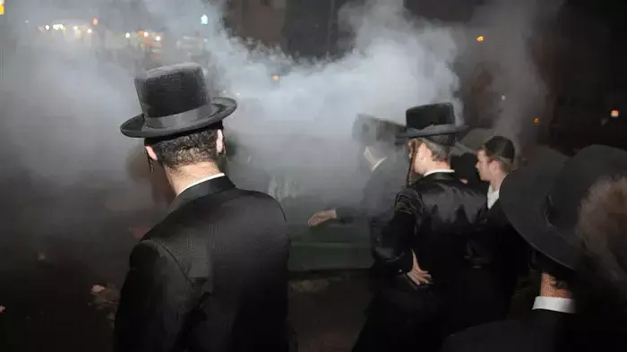 חרדים הפגינו בירושלים נגד הזזת הקברים בבית החולים ברזילי באשקלון