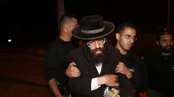 חרדים הפגינו נגד פינוי הקברים בבית החולים ברזילי באשקלון
