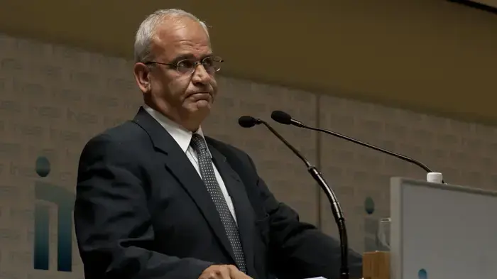 בכיר הרשות הפלסטינית וחבר צוות המשא ומתן הפלסטיני ד"ר סאיב עריקאת בכיר הרשות הפלסטינית וחבר צוות המשא ומתן הפלסטיני ד"ר סאיב עריקאת