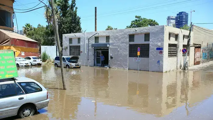 הצפה ברחובות נווה צדק מאי 2010