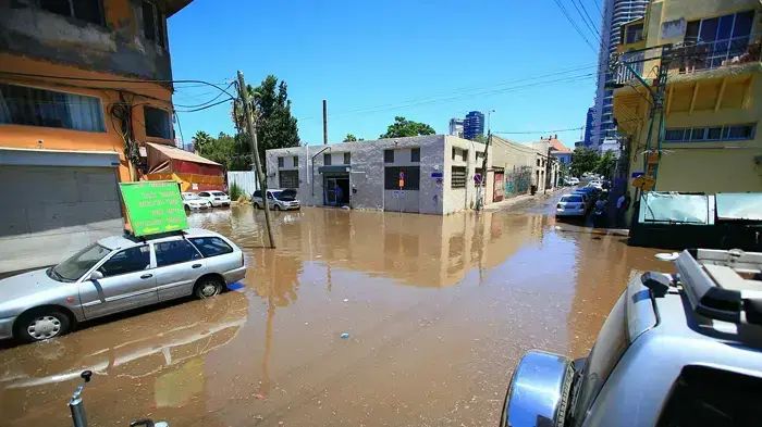 הצפה ברחובות נווה צדק מאי 2010