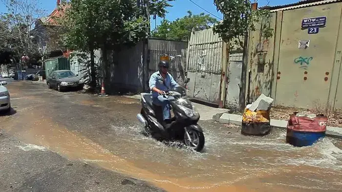 הצפה ברחובות נווה צדק מאי 2010