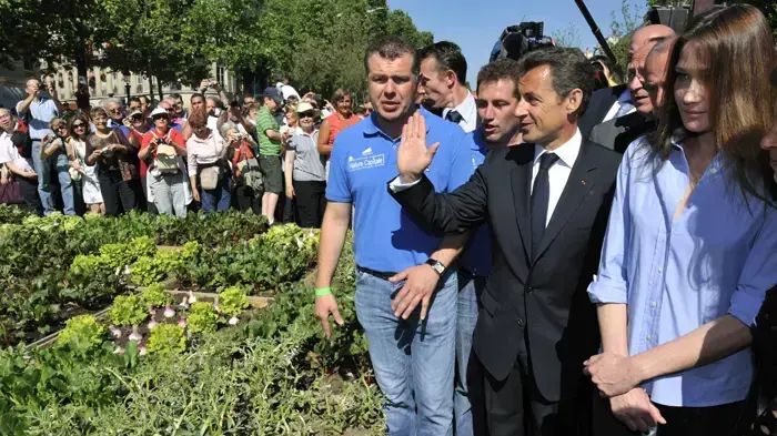 ניקולא סרקוזי וקרלה ברוני מבקרים בתערוכת החקלאות בשאנז אליזה