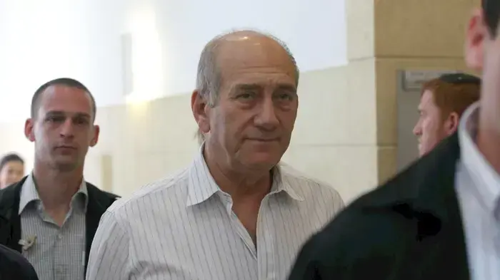 אהוד אולמרט  במהלך משפטו של בפרשת ראשונטורס- מאי 2010