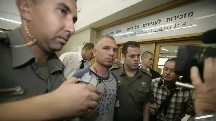 שי אברמוב מובא להארכת מעצר בחשד להתעללות בעשרות ילדים שי אברמוב מובא להארכת מעצר בחשד להתעללות בעשרות ילדים