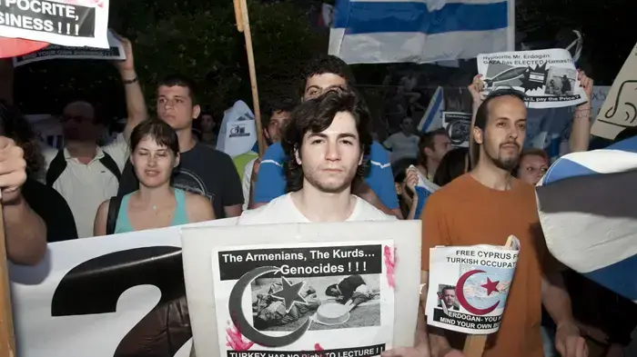 הפגנת חברי תנועת "אם תרצו" מול השגרירות הטורקית בארץ בעקבות תקרית משט הסיוע לעזה- מאי 2010 