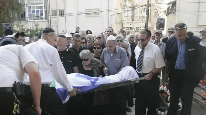הלוויתו של לובה אליאב יוני 2010