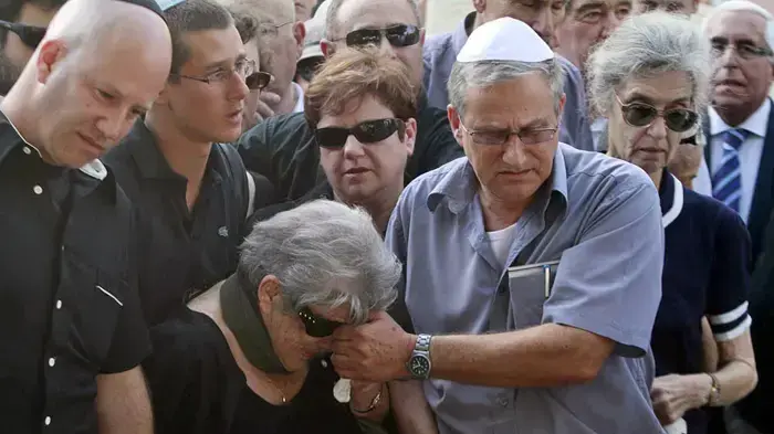 הלוויתו של לובה אליאב יוני 2010