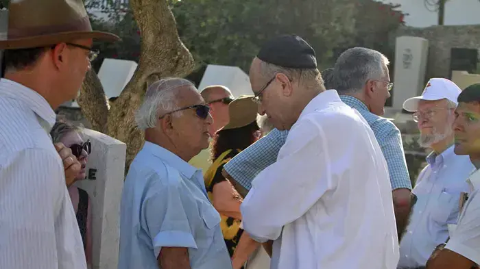אבישי ברוורמן בהלוויה של לובה אליאב יוני 2010