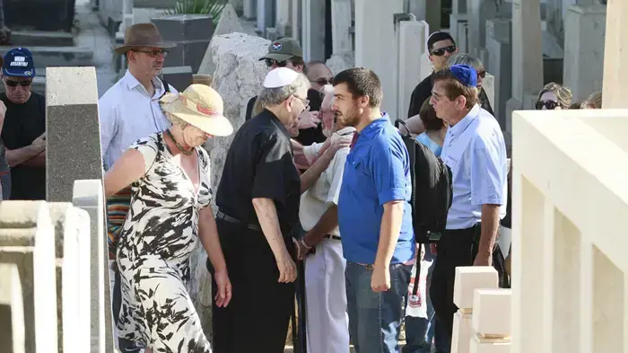 הלוויתו של לובה אליאב יוני 2010