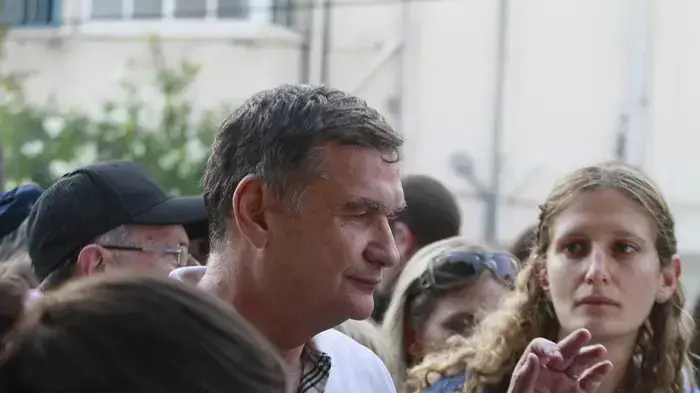 חיים רמון בהלוויה של לובה אליאב יוני 2010