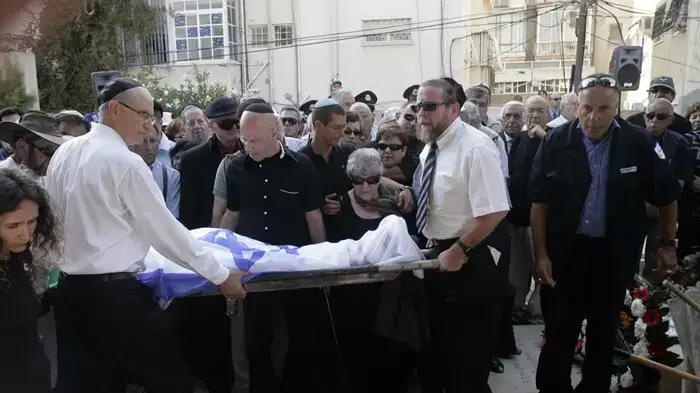 הלוויתו של לובה אליאב יוני 2010