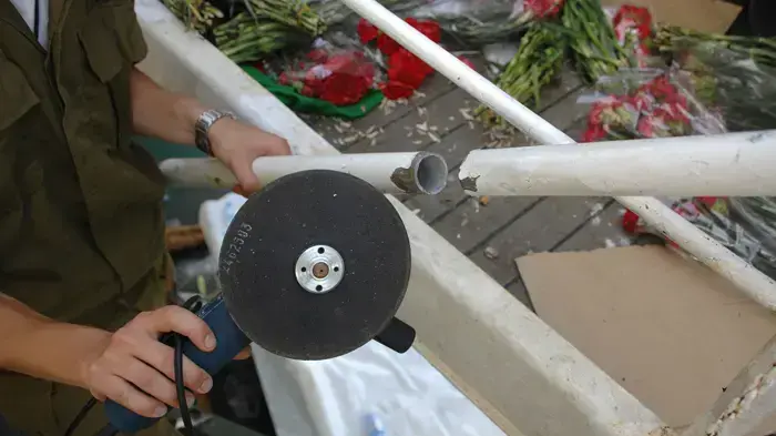מסור דיסק, אחד מכמה שנמצאו על סיפון הנאבי מרמרה, ששימש לחיתוך מוטות ברזל אשר שימשו לתקיפת החיילים מאי 2010 מסור דיסק, אחד מכמה שנמצאו על סיפון הנאבי מרמרה, ששימש לחיתוך מוטות ברזל אשר שימשו לתקיפת החיילים מאי 2010