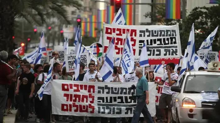 הפגנת פעילי שמאל בתל אביב לציון 43 שנה לכיבוש, יוני 2010